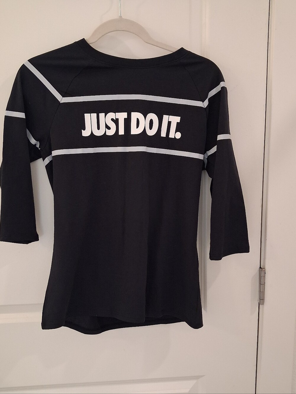 Nike Black Women's 'Just Do It.' Stripe-Accent Top